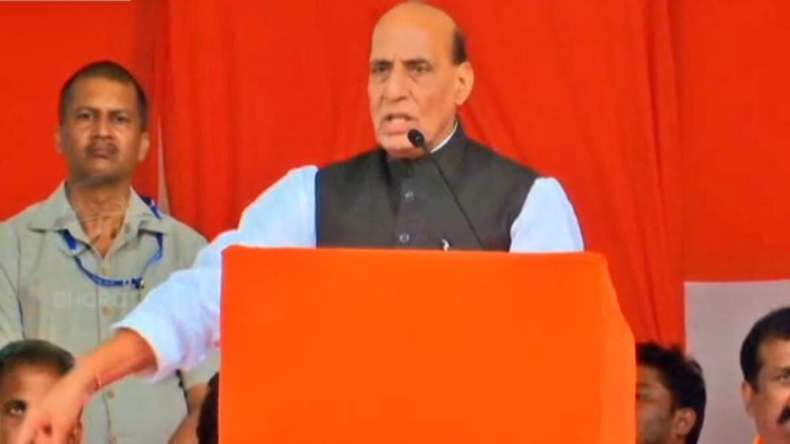 मणिपुर में इंटरनेट सेवाएं बंद, सैकड़ों लोगों ने किया विरोध प्रदर्शन