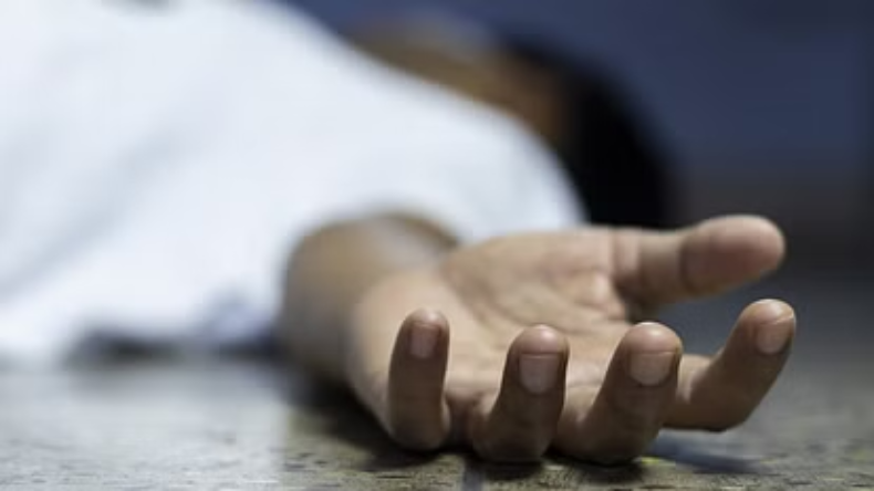 नोएडा में चलती कार अचानक बन गई आग का गोला, दो लोगों की जिंदा जलकर मौत