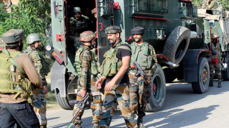 जम्मू-कश्मीर के राजौरी में आर्मी कैंप पर आतंकी हमला, सेना ने पूरे इलाके को घेरा