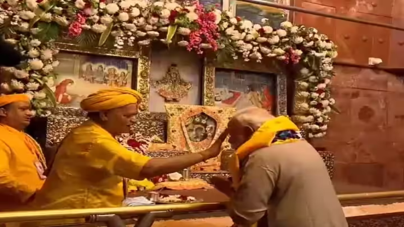 मथुरा के बांके बिहारी मंदिर में आस्था का सैलाब, दर्शन करने पहुंची दो महिलाओं की मौत