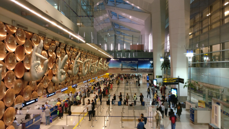 Delhi Airport: दिल्ली एयरपोर्ट को बम से उड़ाने की धमकी, अलर्ट पर पुलिस; दो गिरफ्तार
