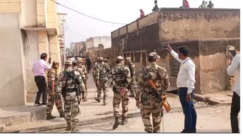 संभल हिंसा में दो लोगों की मौत, पथराव और आगजनी के बाद हंगामा, अखिलेश ने योगी सरकार को घेरा