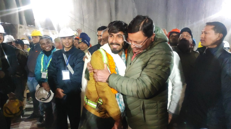 Odisha: सिल्कयारा सुरंग से सुरक्षित बचाए गए ओडिशा के श्रमिकों को राज्य सरकार ने 2-2 लाख रुपये की राहत राशि दी