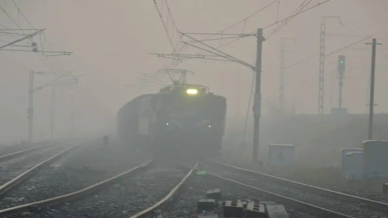 Railway News: राज्यरानी एक्सप्रेस समेत कई ट्रेनें चलेंगी लेट, रेलवे ने जारी की समय सारिणी