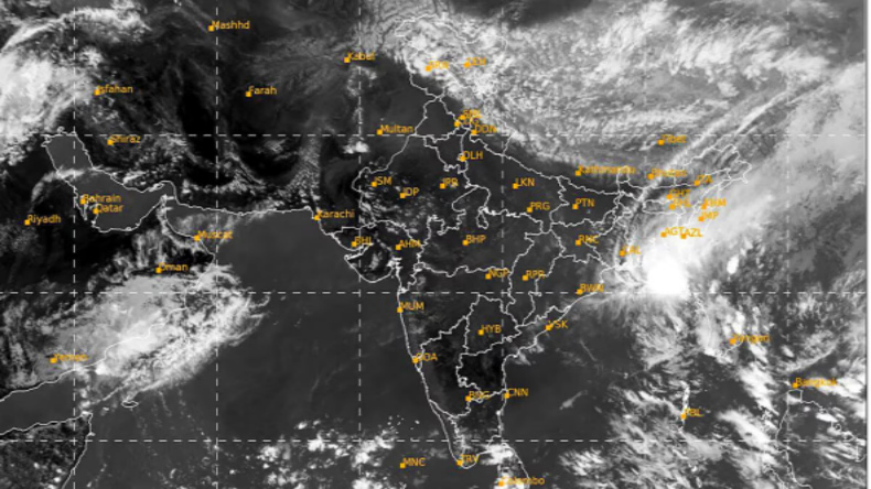 भीषण तबाही मचाने आ रहा चक्रवाती तूफान,  9 राज्यों को मिली भारी बारिश की चेतावनी
