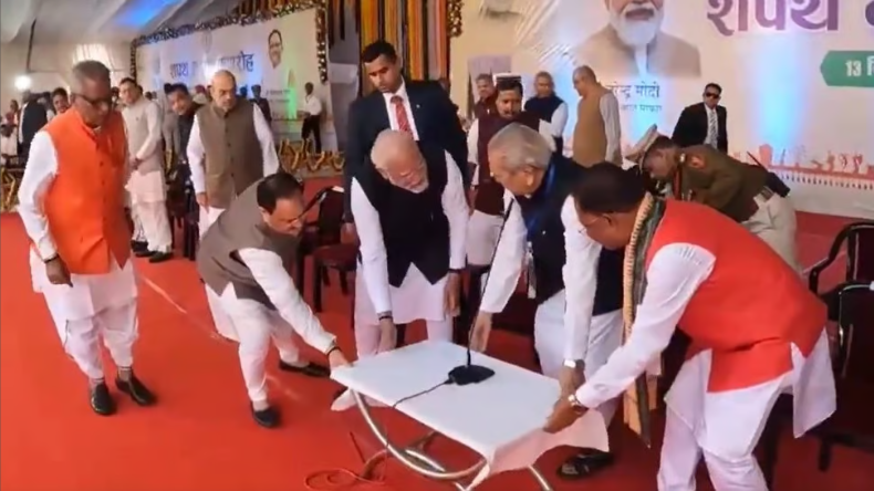 शेर और शेरनी के बीच की खूनी जंग का वीडियो वायरल, अंत में देखें किसकी हुई जीत