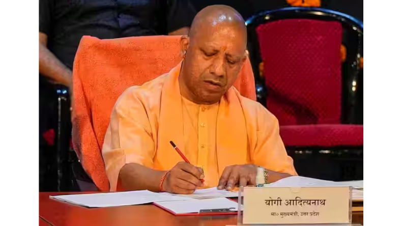 सुप्रीम आदेश के बाद मालिकों ने दुकान से उतारा नेमप्लेट, कूड़ेदान में फेंका