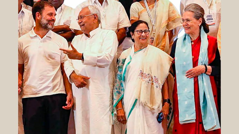 पीएम मोदी से मिलीं पश्चिम बंगाल CM ममता बनर्जी, बैठक के बाद बोलीं- केंद्र ने रोका गरीबों का पैसा