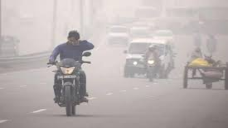 Delhi Weather: कड़ाके की ठंड और पॉल्यूशन से दिल्लीवालों का हाल बेहाल, जानें IMD का लेटेस्ट अपडेट