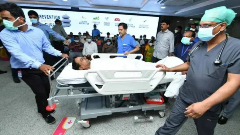 2 किलो सोना, 60 महंगी घड़ियां… तेलंगाना में सरकारी अधिकारी के पास मिली 100 करोड़ की संपत्ति