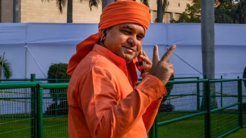 बाबा बालकनाथ ने छोड़ी लोकसभा की सदस्यता, सीएम पद की रेस में आगे