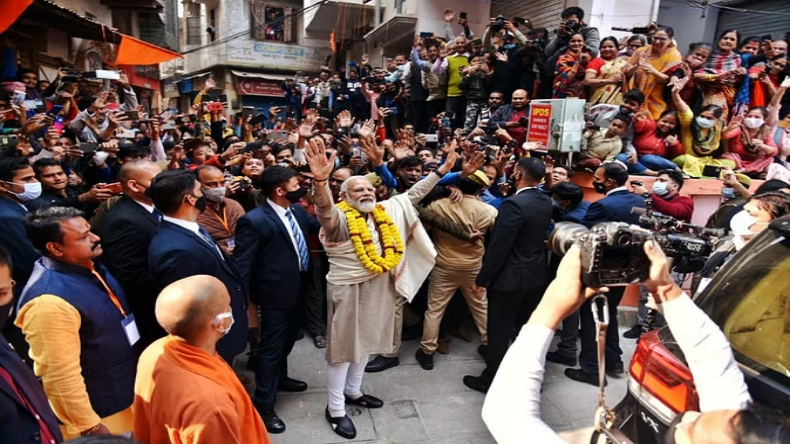 PM Modi Varanasi Visit : PM मोदी आज काशी में करेंगे रोड शो, 28 KM तक होगी पुष्पवर्षा