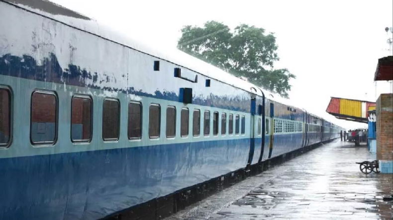 ट्रेन से यात्रा करने वाले रुक जाएं! रेलवे ने रद्द की इस रूट की कई ट्रेनें, यहां देखें लिस्ट