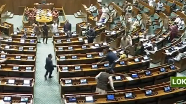 Parliament: लोकसभा की सुरक्षा में सेंधमारी के बाद ओम बिरला का एक्शन, सांसदों की बैठक बुलाई