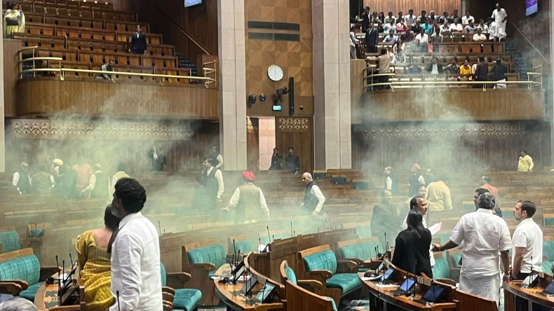 Parliament: लोकसभा से 31 सांसद सस्पेंड, अधीर रंजन चौधरी का नाम भी शामिल