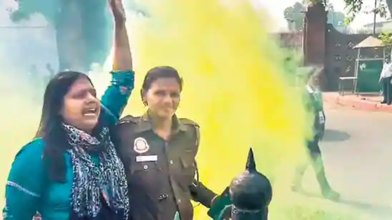 पुलिस हिरासत में युवक की हुई मौत तो शव लेकर धरने पर बैठे परिजन, गुस्साए सीओ ने कहा-रख लो डेड बॉडी को घर पर…