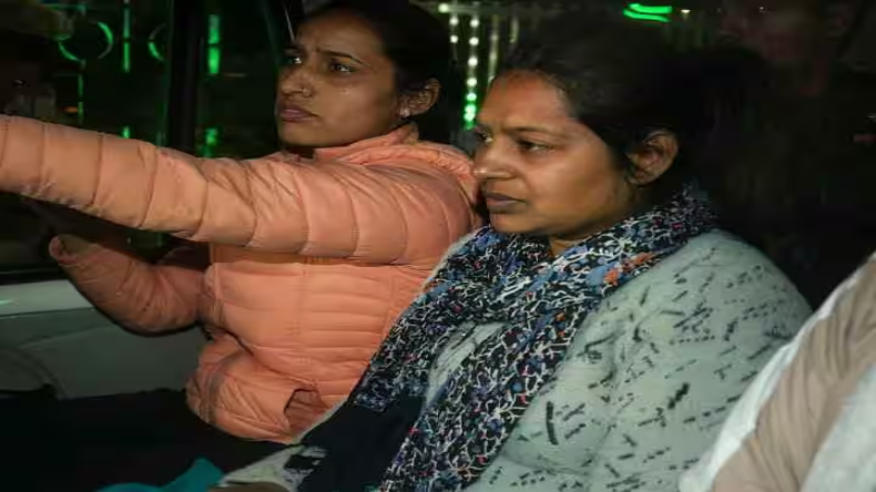 Parliament: संसद सुरक्षा में सेंधमारी के आरोपी नीलम को हाईकोर्ट से झटका, कहा- याचिका सुनवाई योग्य नहीं