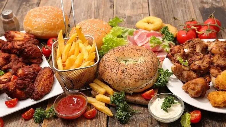 Post Holi Detox Tips: होली में अगर ज्यादा खाने से हो गई है पेट की सेहत खराब, तो काम आएंगे ये बॉडी डिटॉक्स ड्रिंक्स