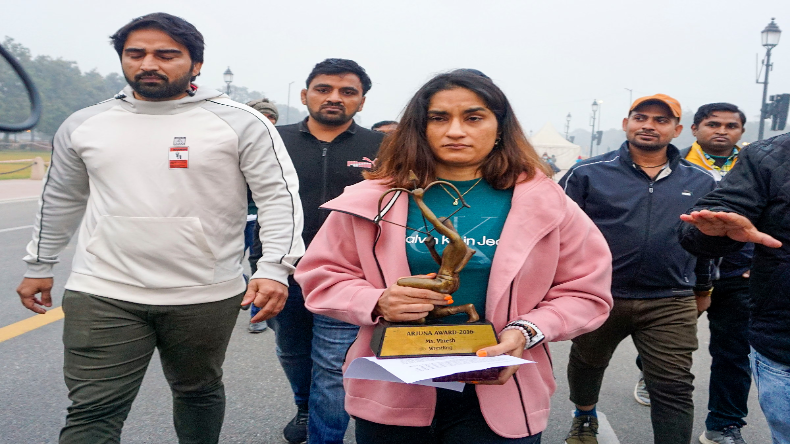 विनेश फोगाट-बजरंग पूनिया आज थामेंगे कांग्रेस का हाथ, दिल्ली पहुंचे दोनों पहलवान