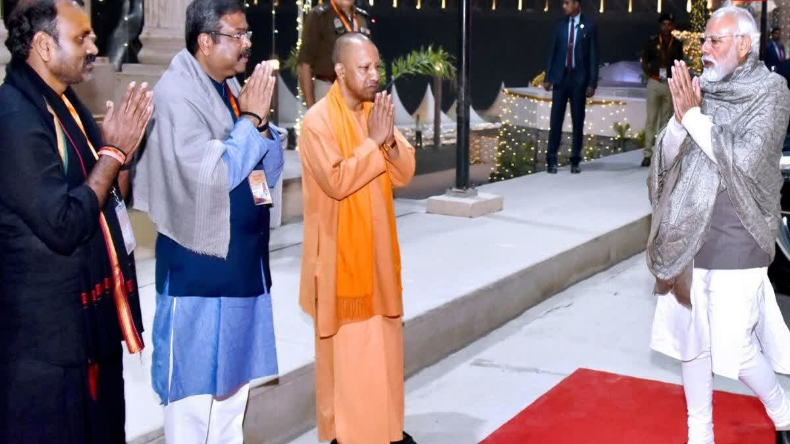 PM Modi Varanasi Visit : PM मोदी आज काशी में करेंगे रोड शो, 28 KM तक होगी पुष्पवर्षा