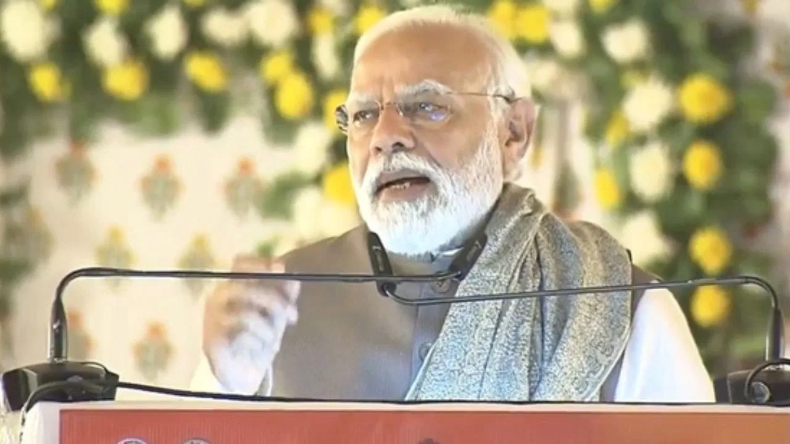 PM Modi in Varanasi: पीएम मोदी ने काशी विश्वनाथ मंदिर में विधि-विधान से की पूजा-अर्चना