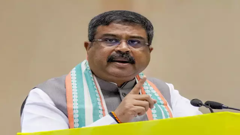 मोदी के मंत्री ने जब भरी संसद में कहा- ओवैसी जी के साथ रहने में अच्छा लगता है