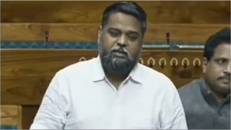 सुप्रीम कोर्ट पहुंचीं महुआ मोइत्रा, लोकसभा निष्कासन को दी चुनौती