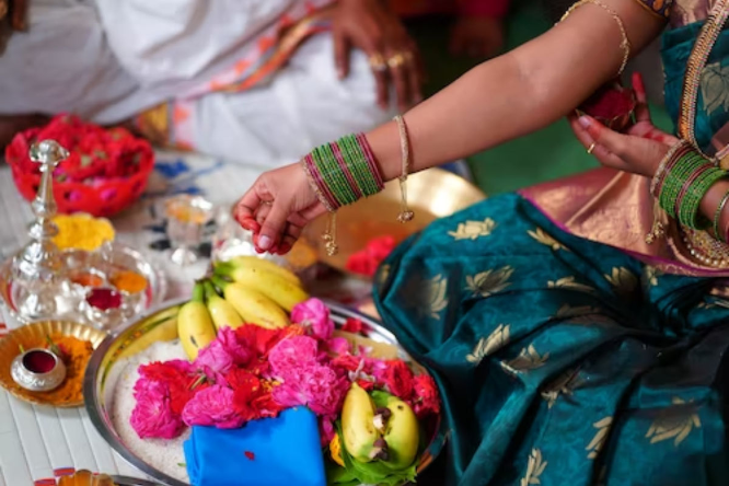 Shani Dev Upay: अगर आप पाना चाहते है शनिदेव की कृपा, …तो करें ये उपाय