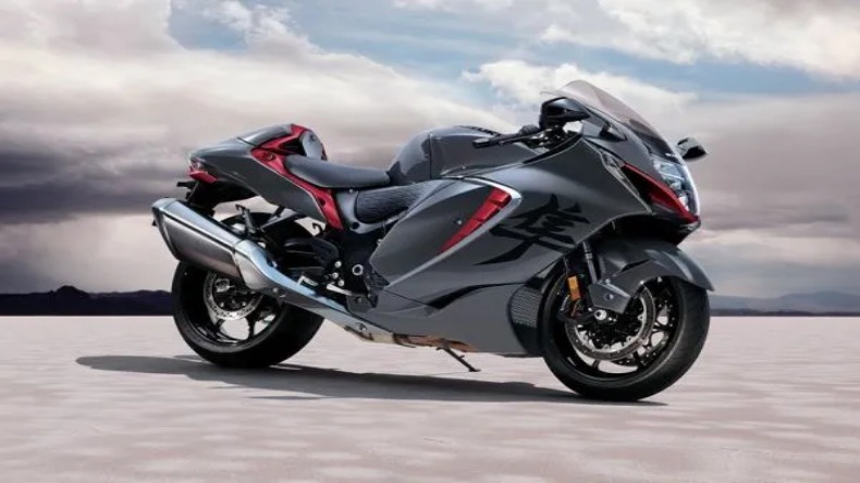 Suzuki Hayabusa: सुजुकी की इस बाइक में मिली गड़बड़ी, कंपनी ने बुलाया वापस