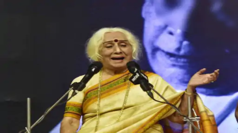सपा प्रमुख अखिलेश यादव ने दी मुनव्वर राणा को श्रद्धांजलि, लेखक जावेद अख्तर ने जनाजे को दिया कंधा
