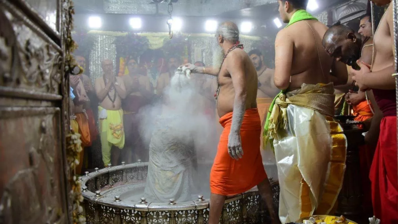 Madhya Pradesh: महाकाल के दर्शन करने के बाद ज्योतिरादित्य सिंधिया बोले- मैं मुख्यमंत्री से बात करूंगा कि…