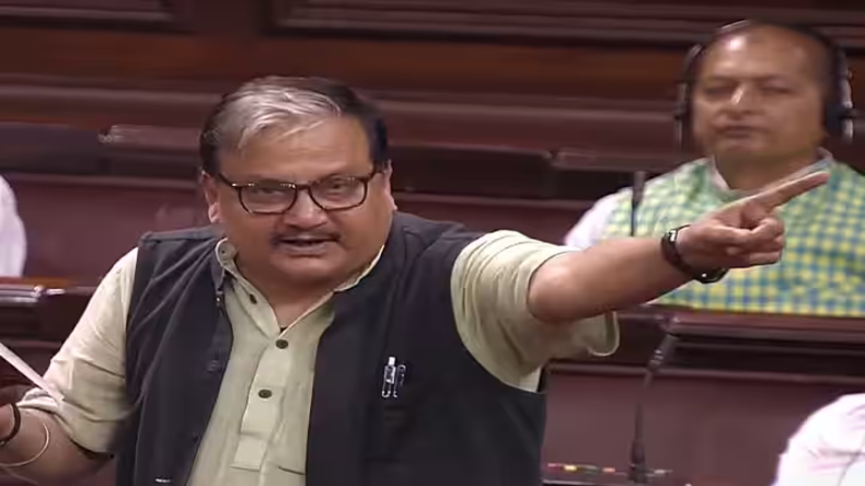 RJD Reaction: नरेंद्र मोदी के पैर छूने पर सीएम नीतीश पर भड़की आरजेडी, बोली-बिहारवासियों को दुख हुआ