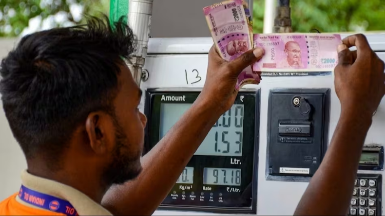 RBI: RBI की बैंकों के खिलाफ ताबड़तोड़ कार्रवाई जारी, अब कोटक महिंद्रा बैंक पर लगाई ये रोक