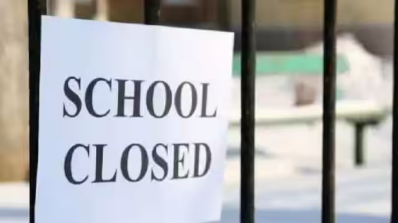 School Close: नोएडा-ग्रेटर नोएडा में कक्षा 8वीं तक की छुट्टी, 14 जनवरी तक के आदेश जारी