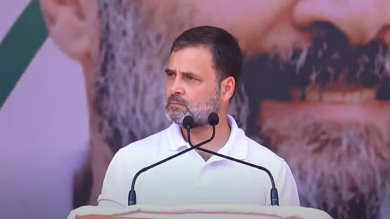 ’10 किलो वजन कम कर फिर राहुल गांधी से मिलना’, भरी सभा में कांग्रेस नेता ने जीशान सिद्दीकी का उड़ाया मजाक