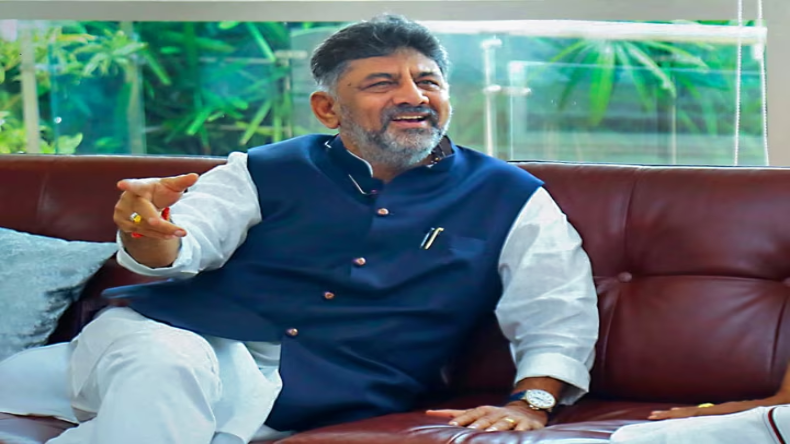 शिकायत दर्ज कराने के लिए बनाने होंगे संबंध, युवती के साथ अश्लील हरकत पकड़े गए DSP साहब, Video वारयल
