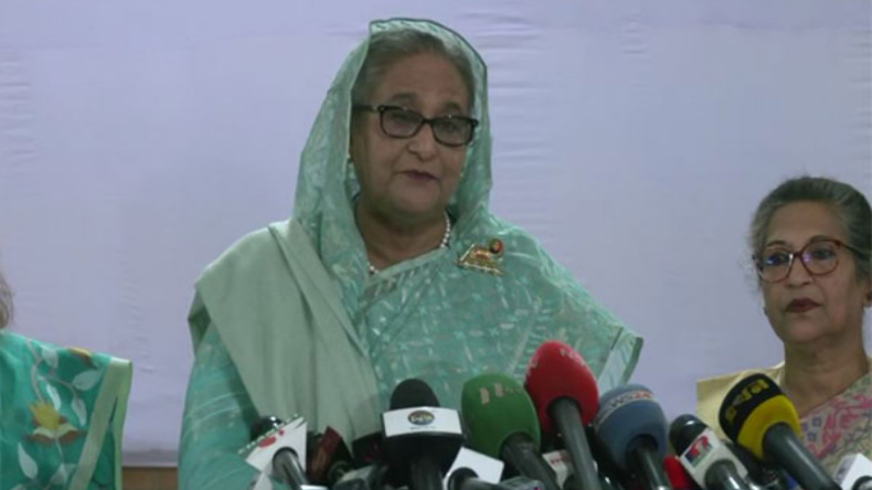 सियासी संकट में Sheikh Hasina का बांग्लादेश, सोशल मीडिया पर 6 VIDEOS में दिखा प्रदर्शनकारियों का बर्ताव