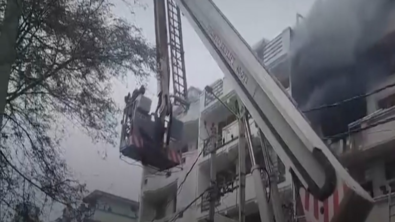 Delhi Fire: दिल्ली पुलिस ट्रेनिंग स्कूल के मालखाने में भीषण आग, मौके पर दमकल की 5 गाड़ियां