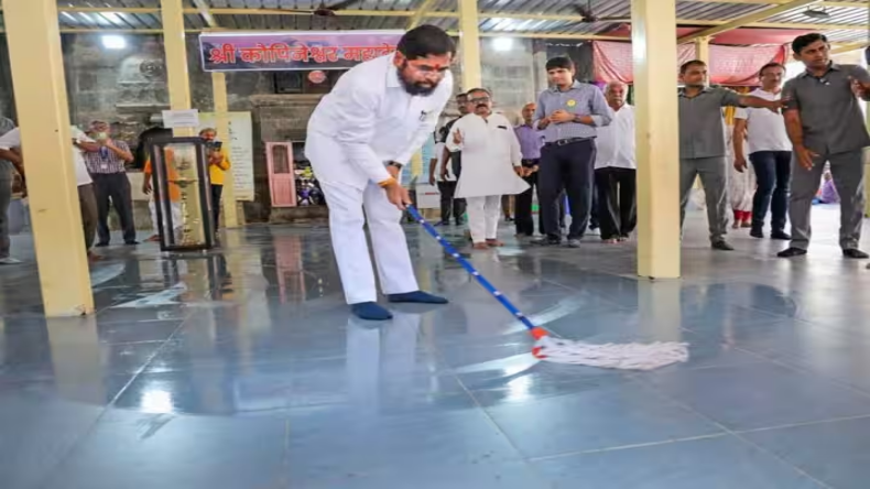 महाराष्ट्र में क्या सियासी खिचड़ी पक रही? अचानक शरद पवार से मिलने पहुंचे सीएम शिंदे