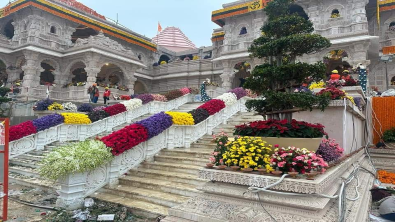 Ayodhya Holi 2024: राम लला 500 साल बाद खेल रहे हैं होली, गुलाबी पोशाक में नजर आ रहे रंगीन