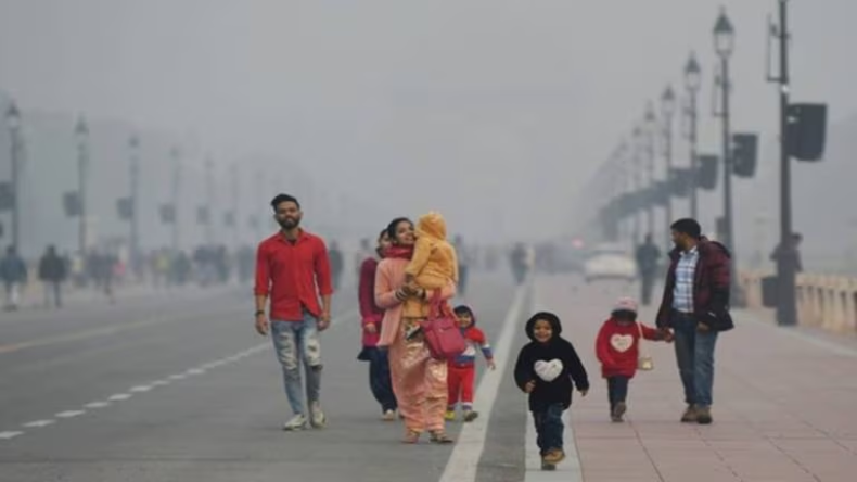 दिल्ली में घुट रहा है लोगों का दम, AQI 600 के करीब, जानें IMD का लेटेस्ट अपडेट