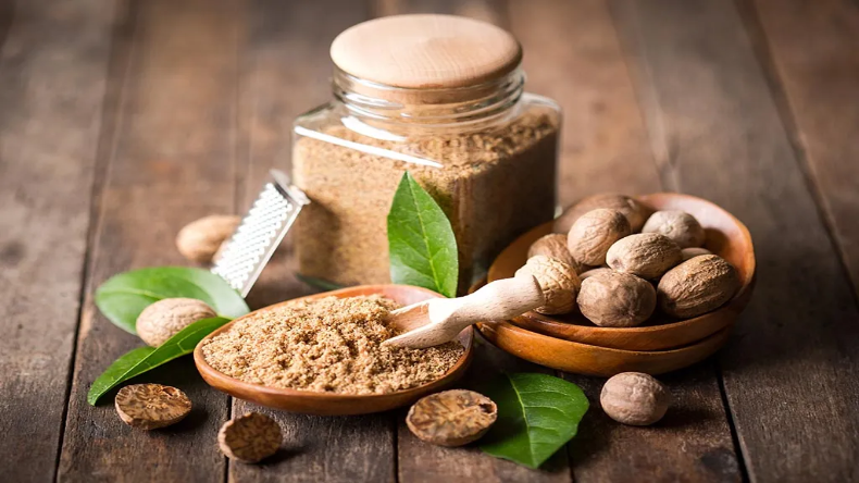 Benefits Of Nutmeg: रसोई घर के बस एक मसाले से हो सकता है पेट दर्द और गठिया का इलाज, जानें इसकी खासियत