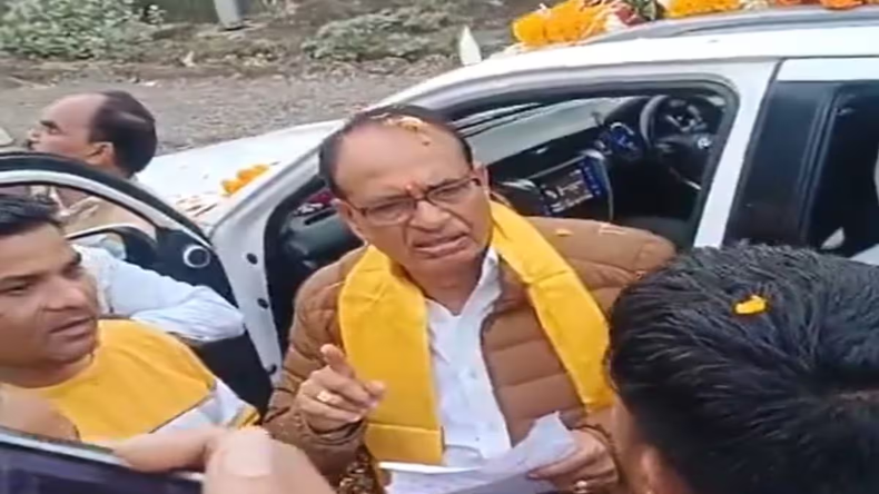 कानफोड़ू अज़ान से योगी को हुई चिढ़ तो अफसरों पर भड़के! सुबह-सुबह सड़कों पर उतरकर करना पड़ा ये काम