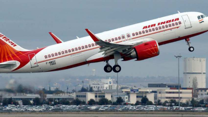 Air India के बाद इंडिगो की फ्लाइट में गड़बड़ी, दिल्ली से लेह जा रही फ्लाइट की इमरजेंसी लैंडिंग, यात्रियों में मचा हड़कंप