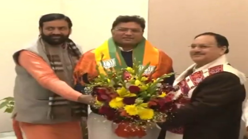 एक दिन पहले पीएम मोदी ने की थी तारीफ, जानें क्यों गई CM खट्‌टर की कुर्सी