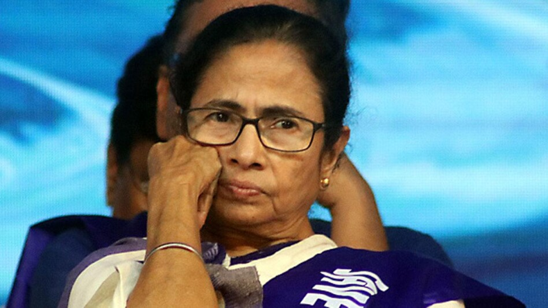 तृणमूल कांग्रेस की स्टूडेंट विंग ने दिखाए काले झंडे तो बंगाल के राज्यपाल का आया अजब बयान