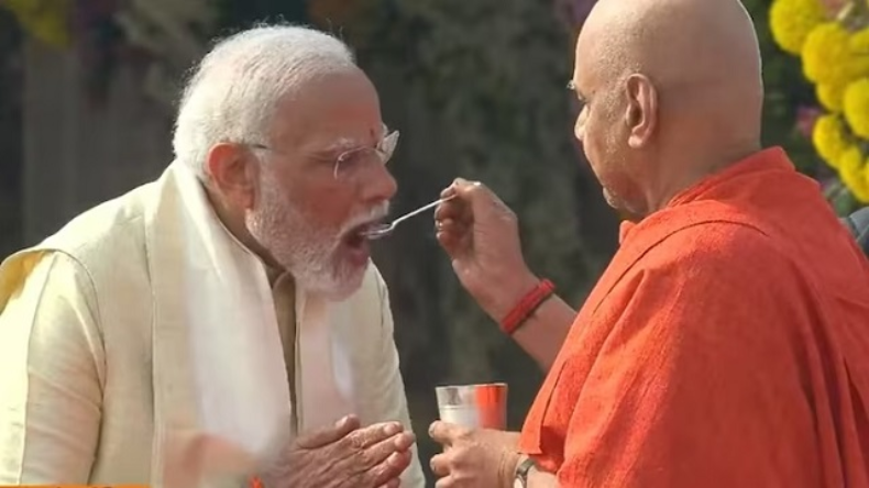 कांग्रेस नेता वीरप्पा मोइली ने पीएम मोदी उपवास पर जताया शक, कहा- इतना दिनों तक बिना खाए पिए…