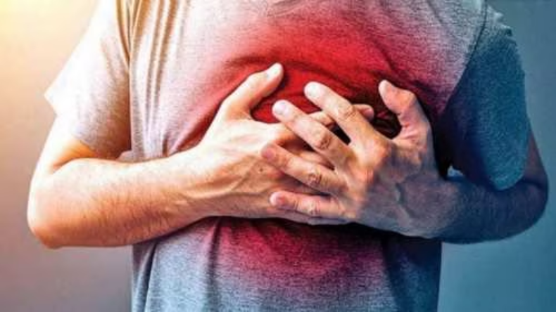 Health Tips: सर्दियों का मौसम दे सकता है डबल अटैक, हार्ट पेशेंट रहें सतर्क