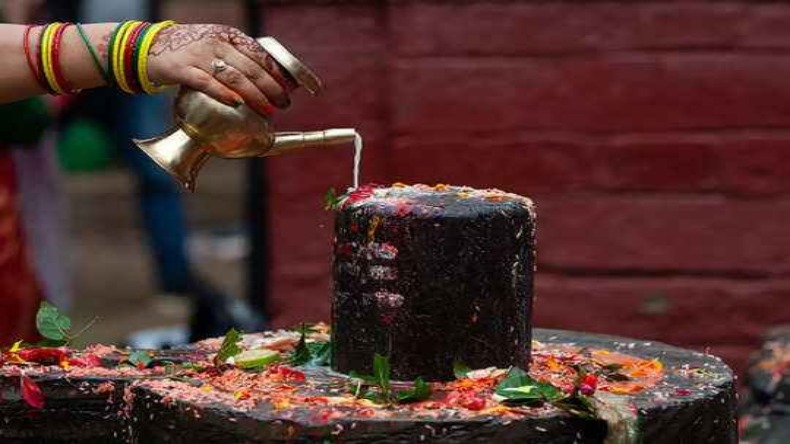 Puja Vidhi: क्या आप जानते हैं की किस लोटे से करना चाहिए शिवलिंग पर जल अर्पित