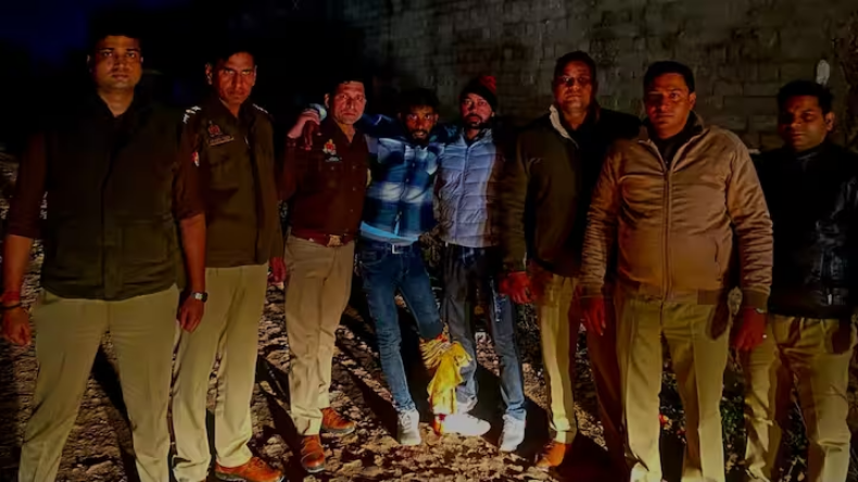 Agra: भाभी के सिर पर चढ़ा ननद का खुमार, रात में कर जाती थी हद पार, मचा बवाल